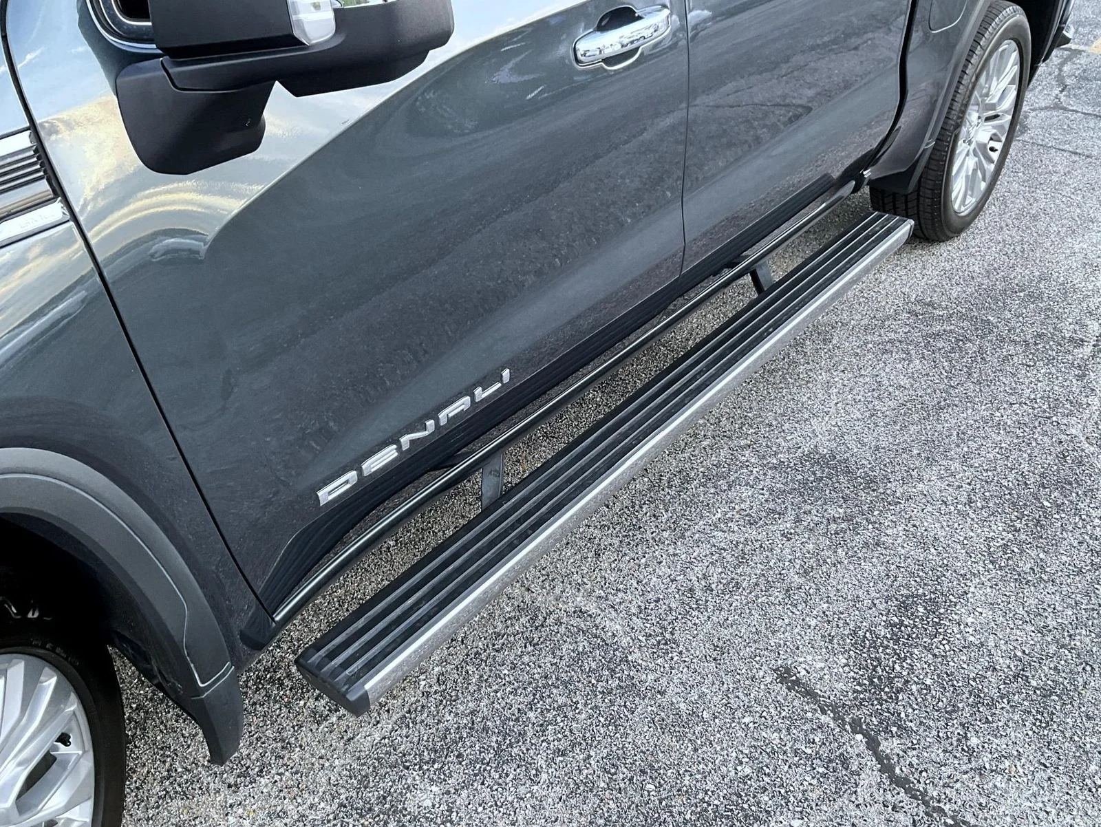 Used 2021 Green GMC Denali image 21
