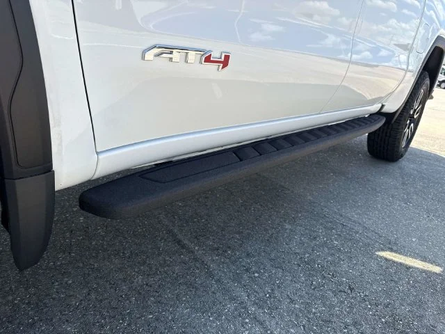Used 2025 White GMC AT4 image 7