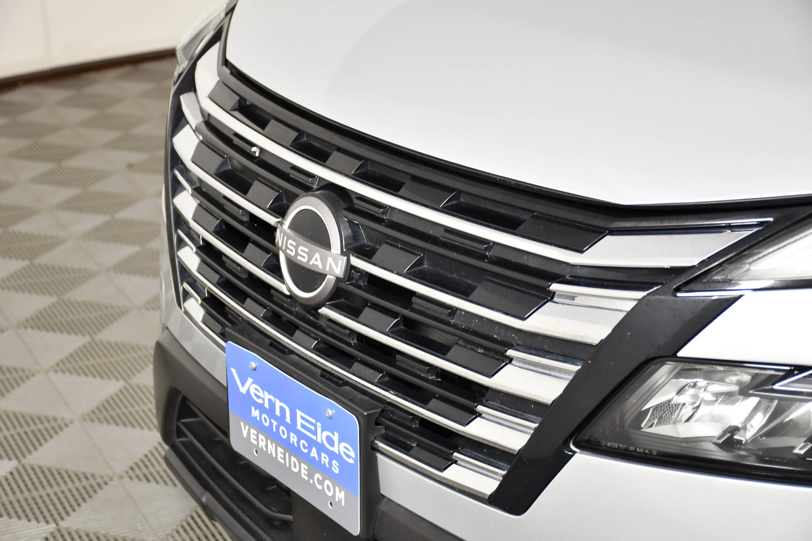 Used 2024 Brilliant Silver Metallic Nissan S image 11