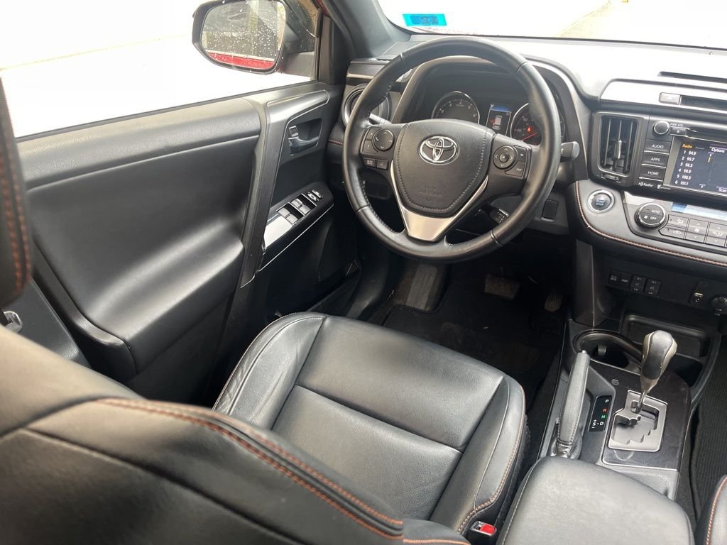 Used 2016 Barcelona Red Metallic Toyota SE image 15