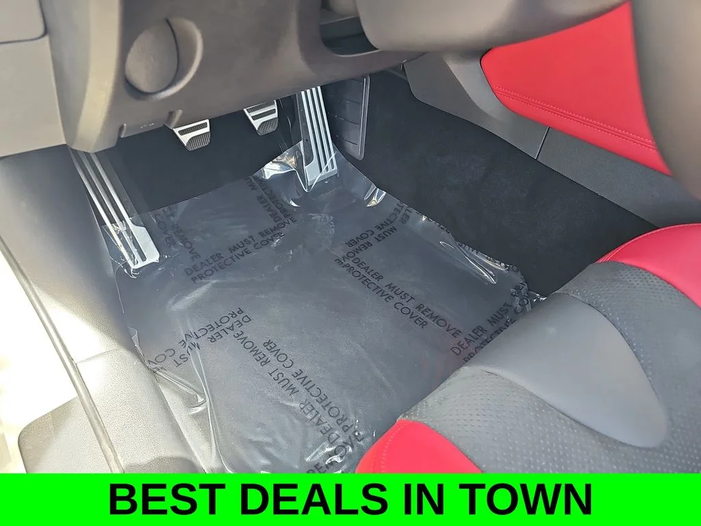 Used 2025 White Nissan Performance image 13