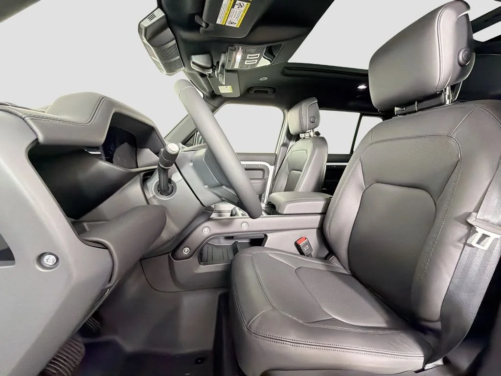 New 2026 Fuji White Land Rover X-Dynamic SE image 22