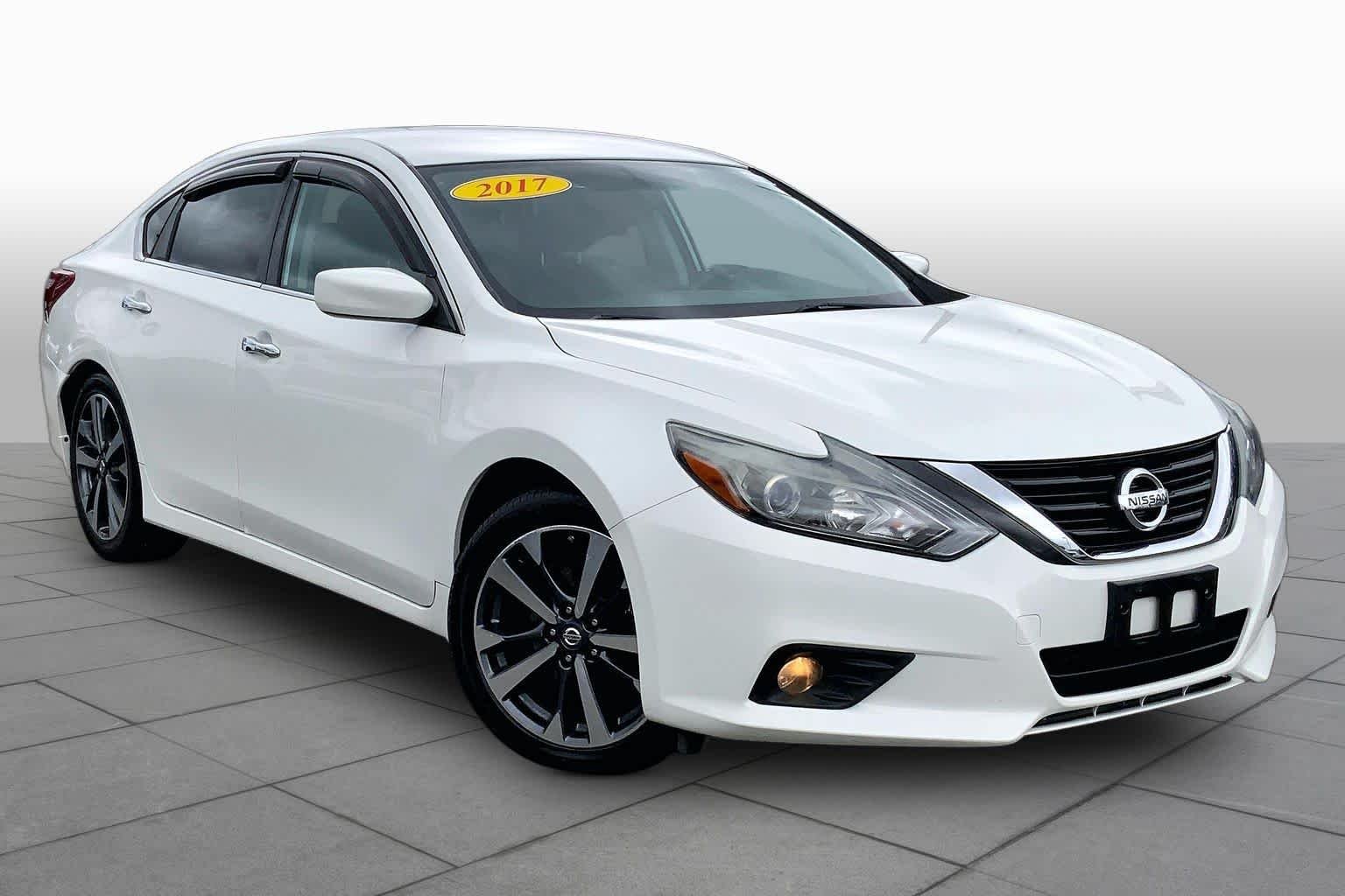 Pre-Owned 2017 Nissan Altima 2.5 SR