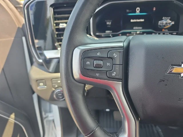 Used 2025 White Chevrolet LT image 18