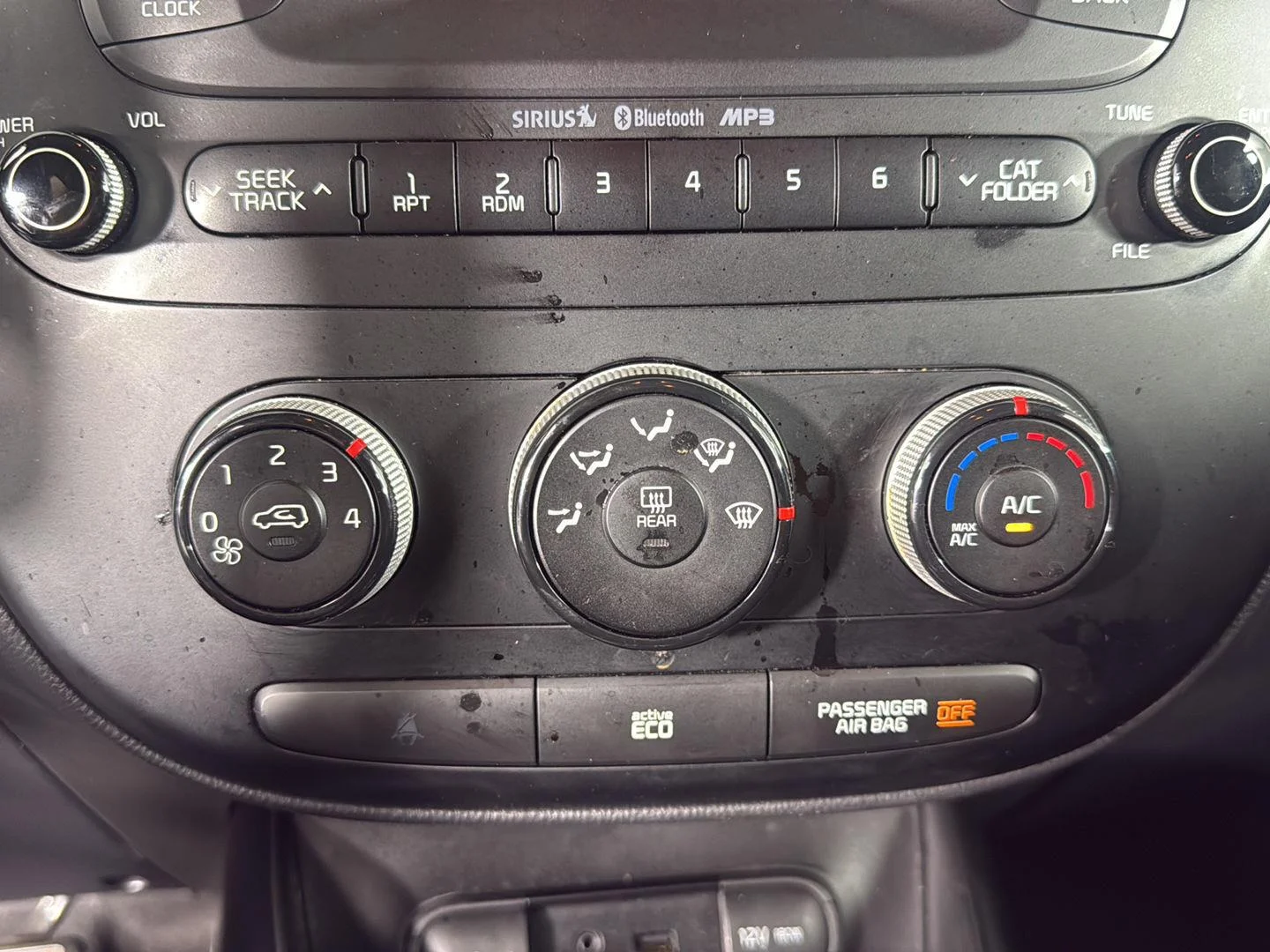 Used 2014 Kale Green Kia Base image 14