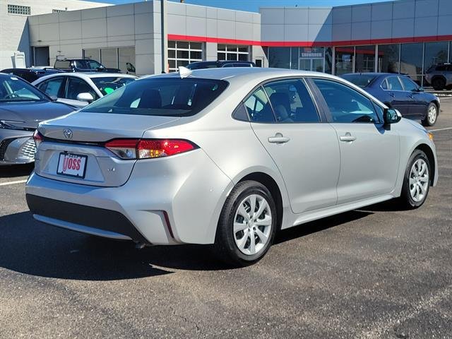 Certified Used 2022 CLASSIC SILVER METALLIC Toyota  image 8