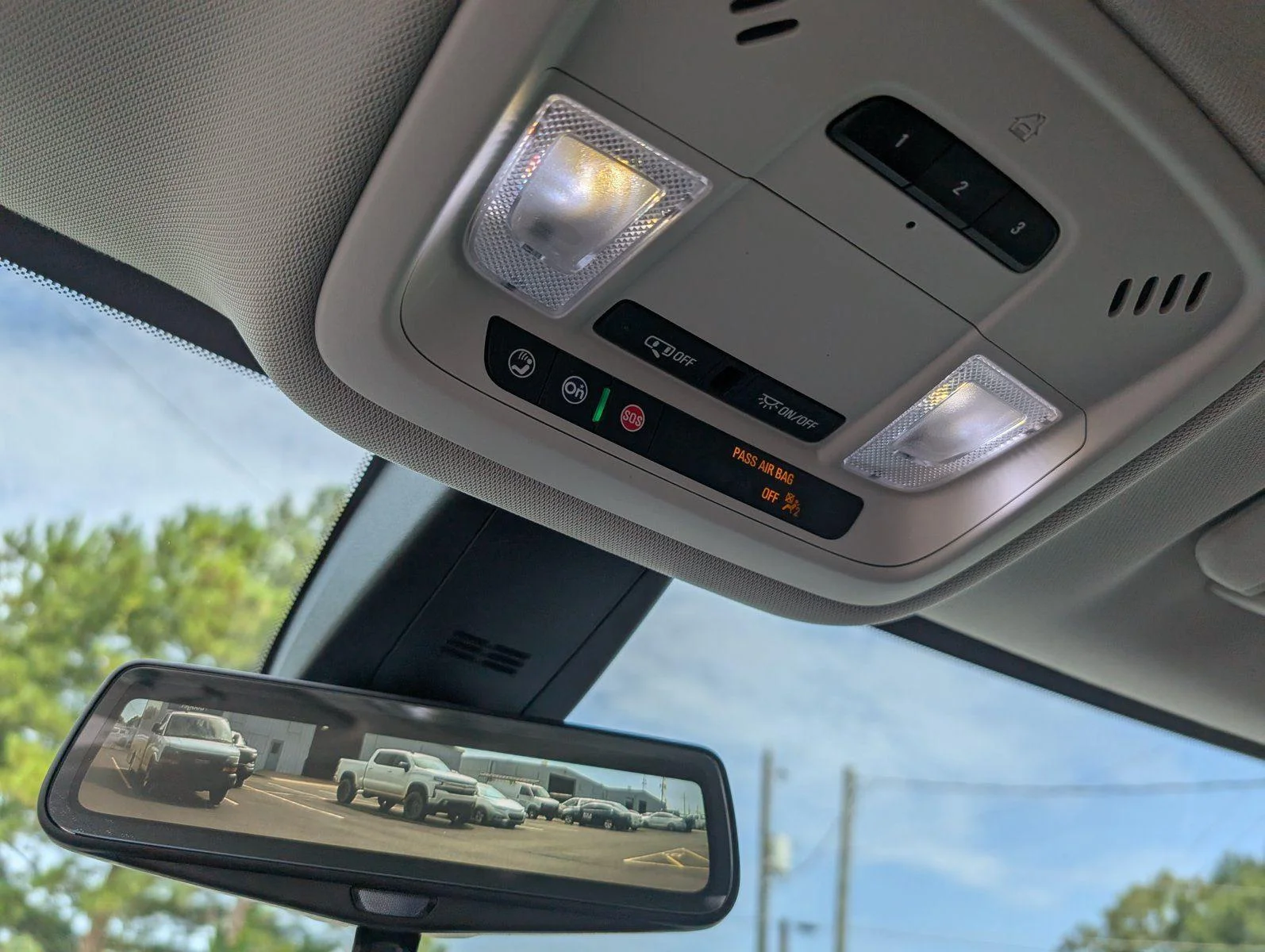 Used 2020 IRIDESCENT PEARL TRICOAT Chevrolet LT Leather image 22