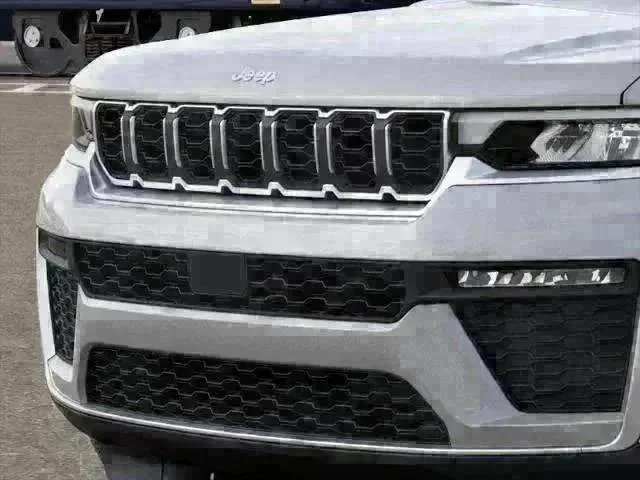 New 2026 Silver Zynith Exterior Paint Jeep Limited image 7