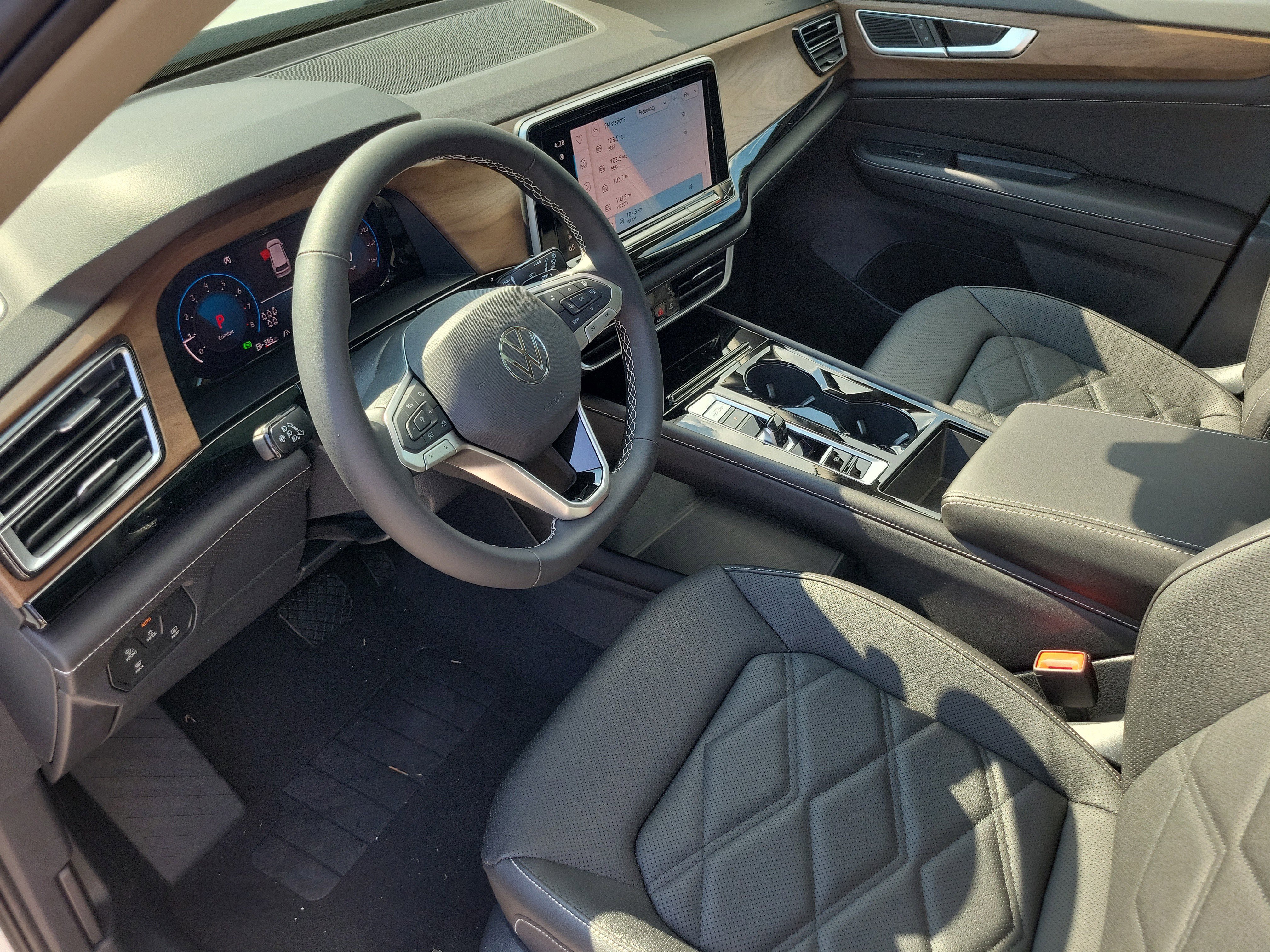 New 2026 White Volkswagen 2.0T SE w/Technology image 7
