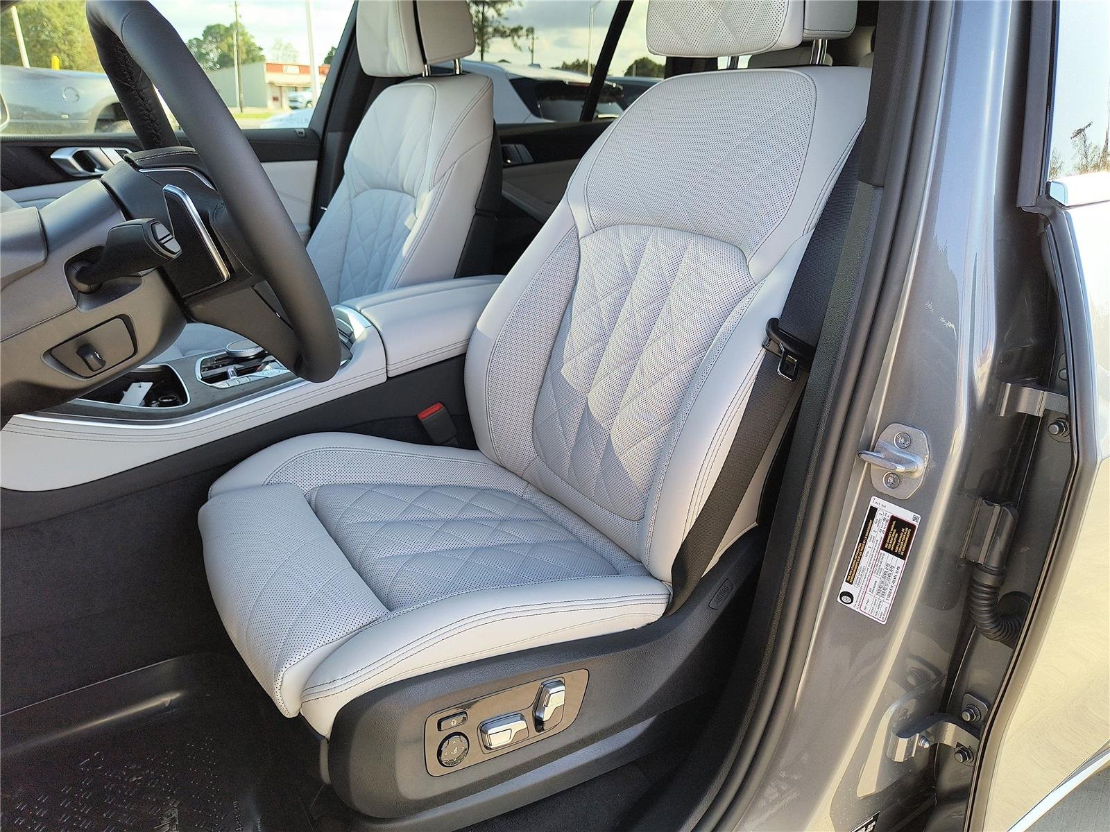 New 2026 Skyscraper Grey Metallic BMW sDrive40i image 7