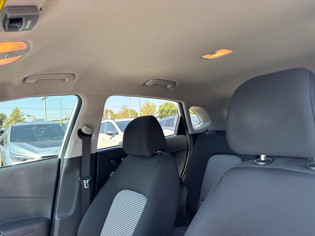Used 2021 White Hyundai SEL image 5