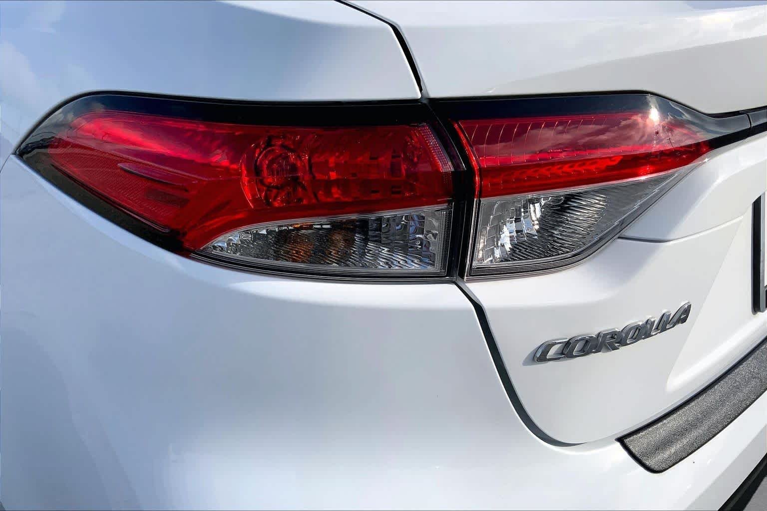 Used 2024 Ice Cap Toyota LE image 28