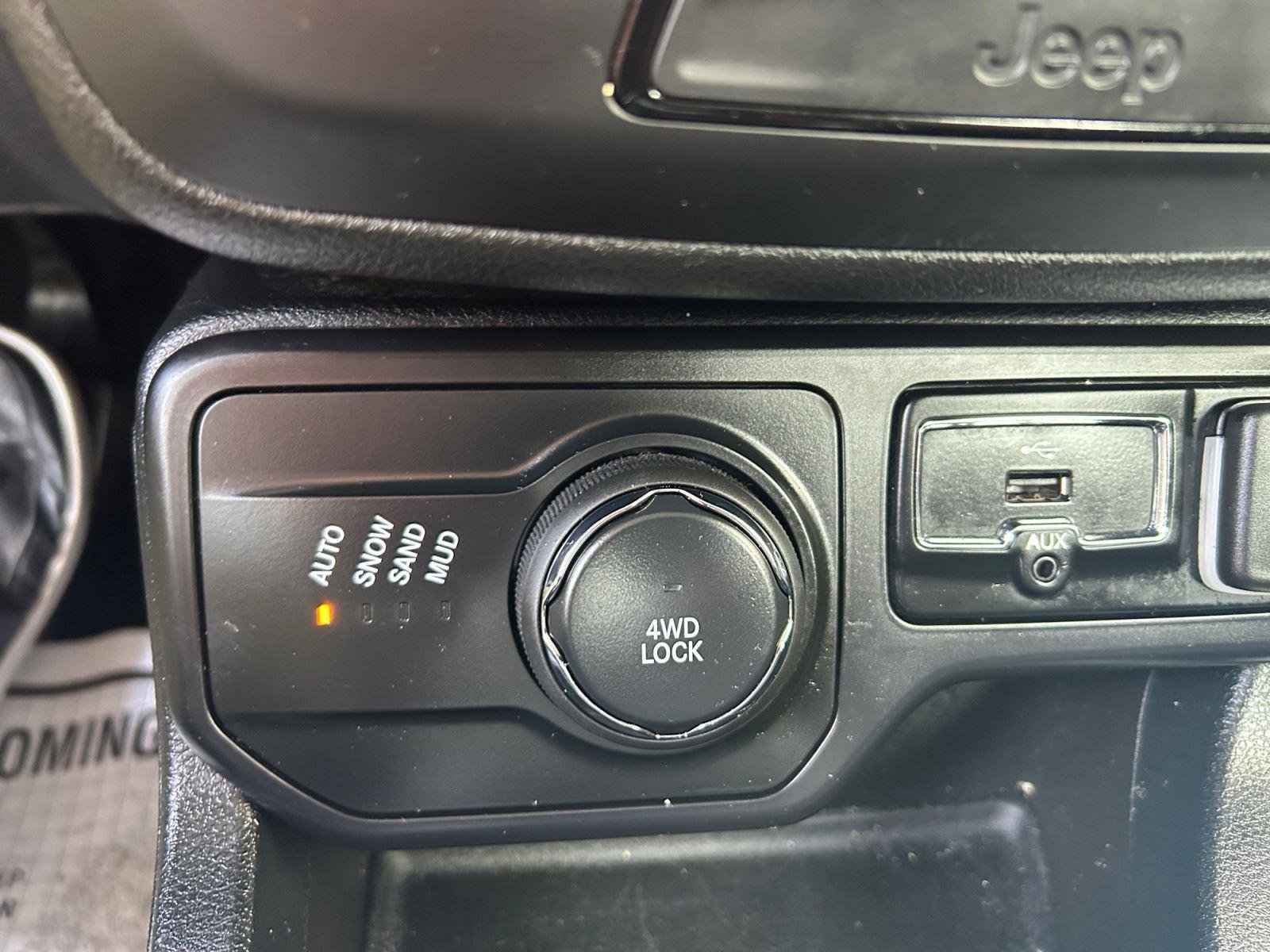 Used 2019 YELLOW JEEP SPORT image 19