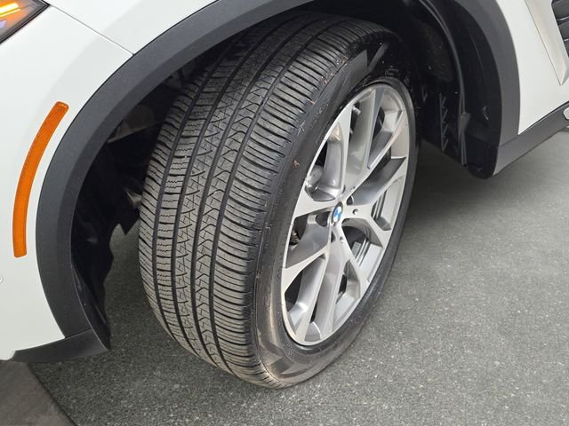 Certified Used 2026 Alpine White BMW xDrive40i image 28