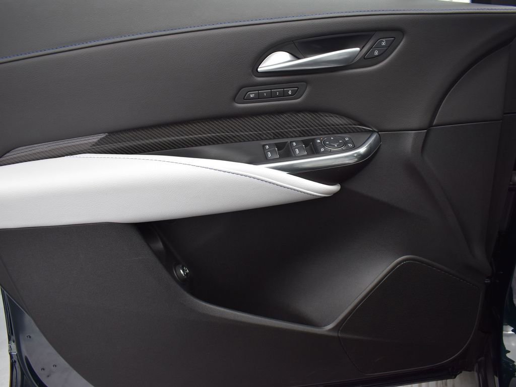 2025 CADILLAC XT4 - Image 8