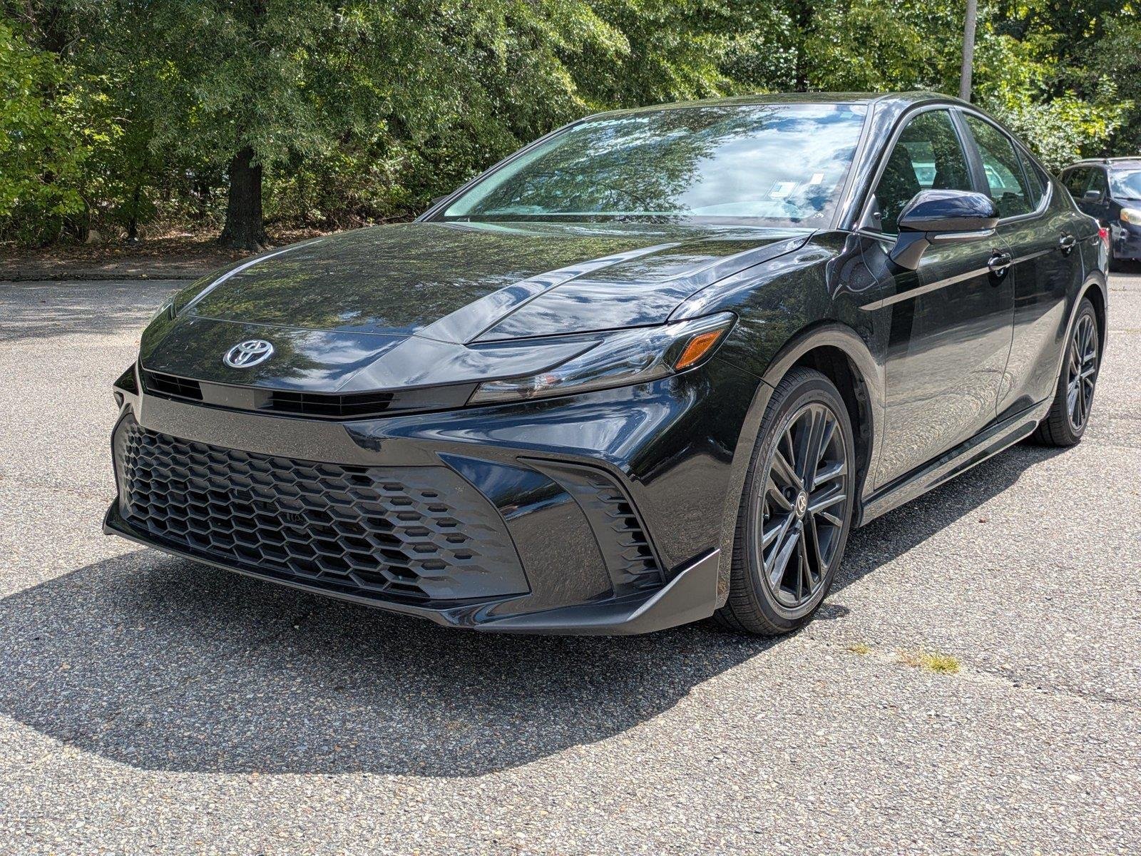 Used 2025  Toyota SE image 8