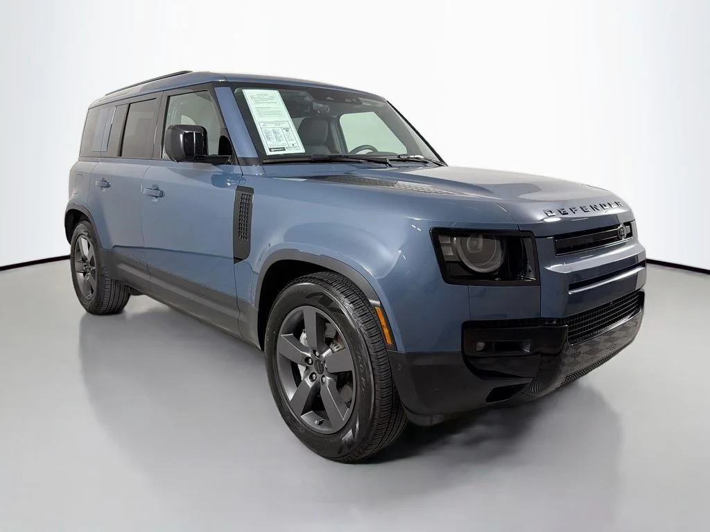 Used 2026 Tasman Blue Metallic Land Rover S image 3