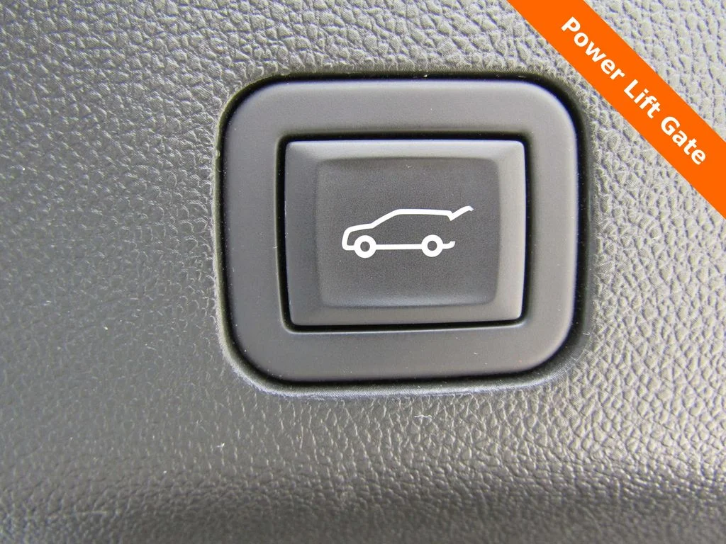 Used 2023 Black Chevrolet Z71 image 26
