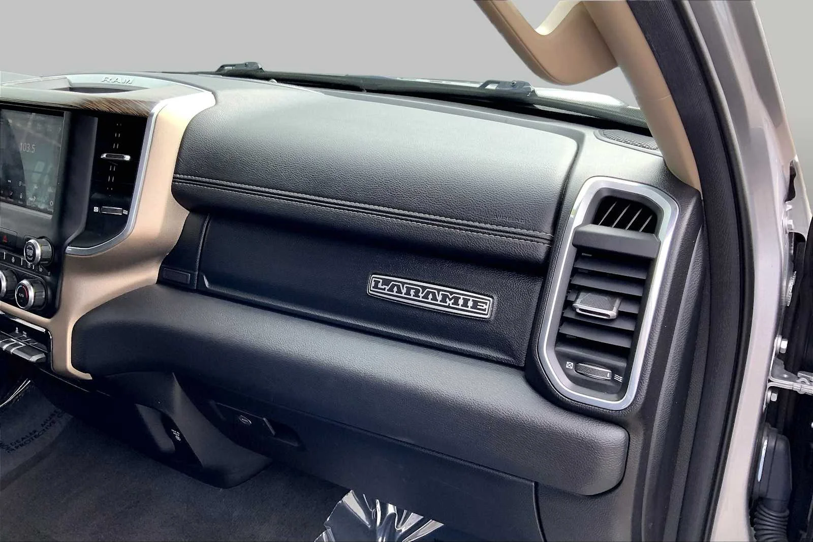 Used 2019 Billet Silver Metallic Clearcoat Ram Laramie image 17