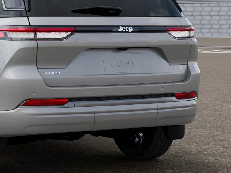 New 2026 Silver Zynith Exterior Paint Jeep Limited image 13