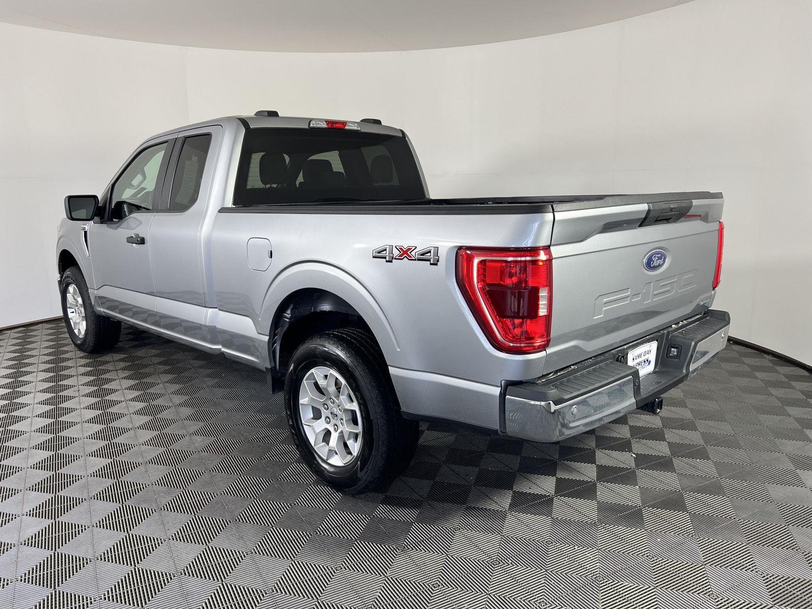 Used 2022 Iconic Silver Ford XLT image 25