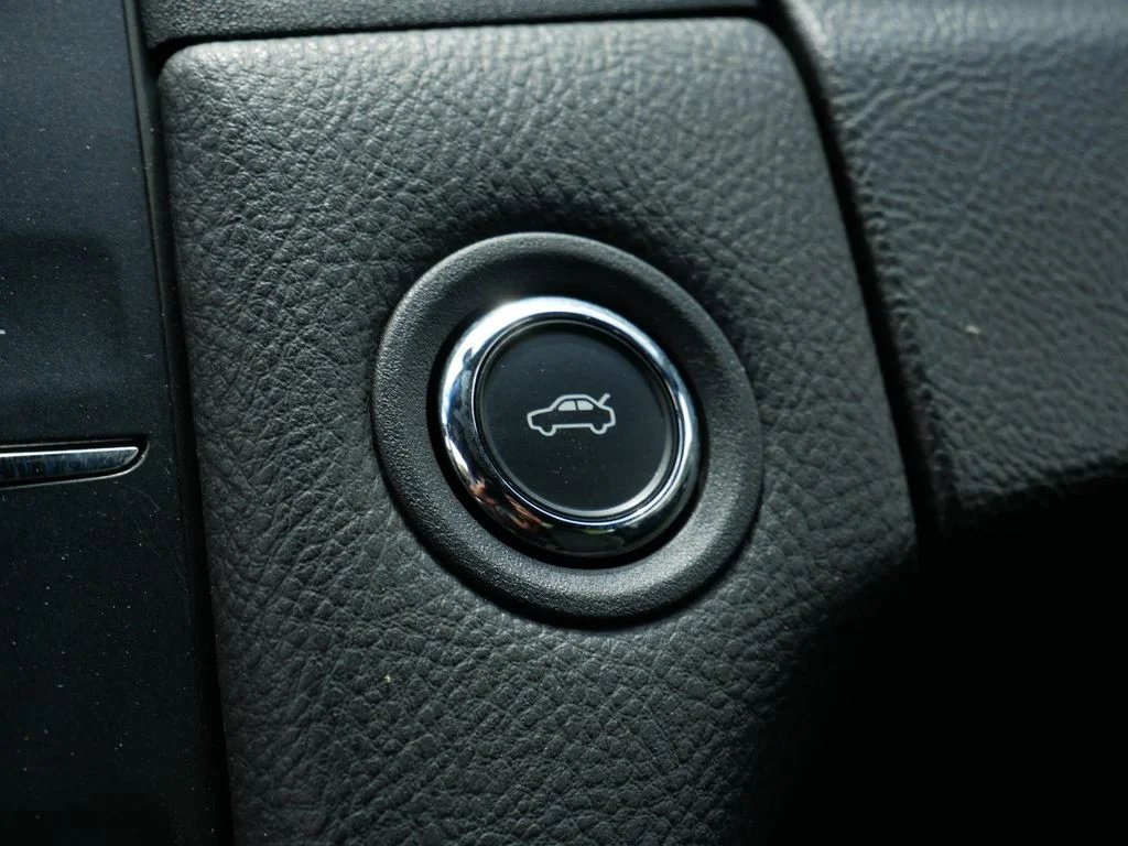 Used 2015  Ford SEL image 25