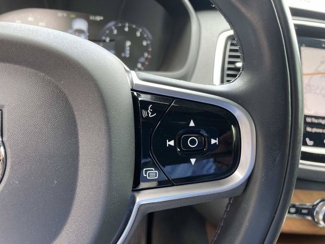 Certified Used 2022 Onyx Black Metallic Volvo T6 Momentum image 23