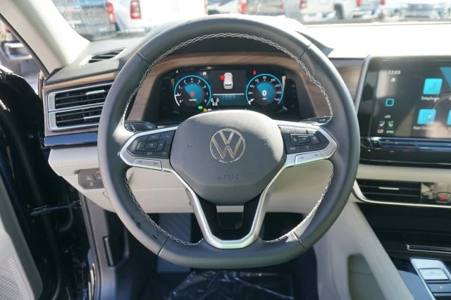 New 2026 Deep Black Pearl Volkswagen 2.0T SE W/TECHNOLOGY image 25