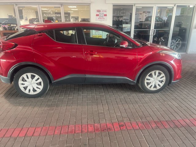 Used 2020  Toyota LE image 5
