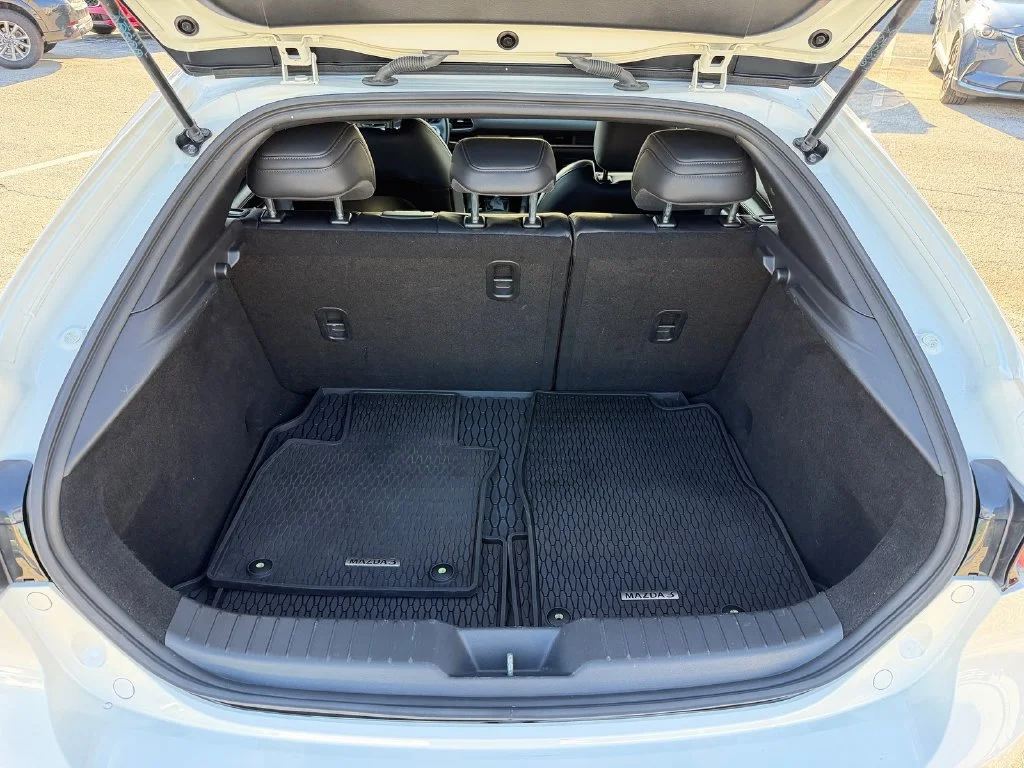 Used 2019 White Mazda Preferred image 17