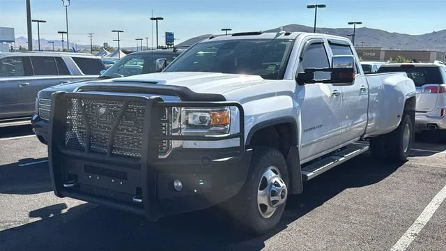 Used 2019 WHITE FROST TRICOAT GMC Denali image 1