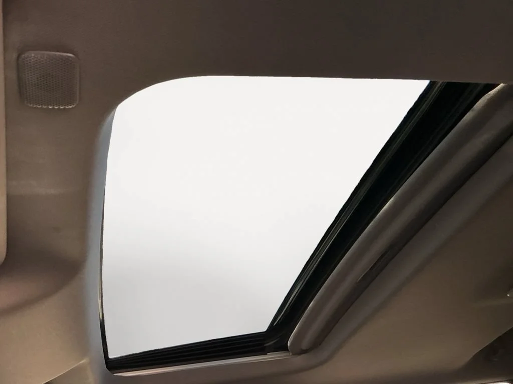 Used 2021 WHITE FROST TRICOAT GMC Denali image 17