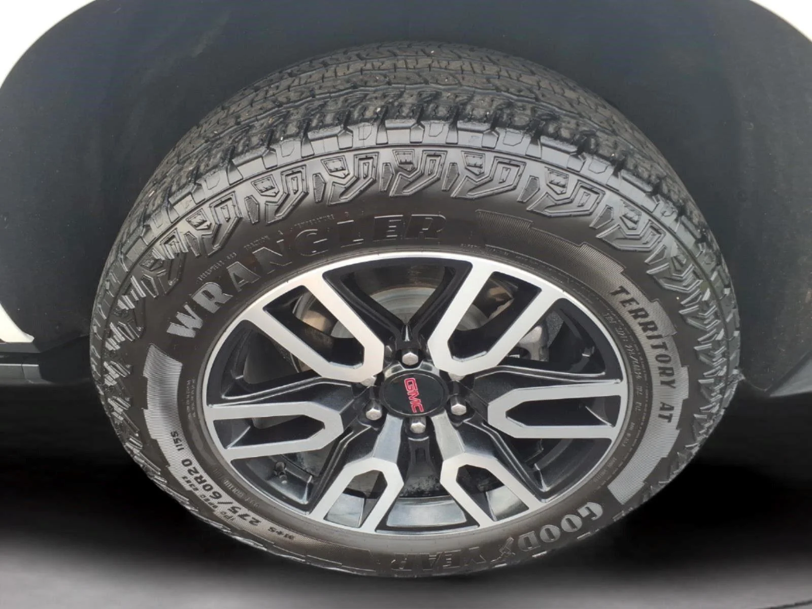 Used 2024 White Frost Tricoat GMC AT4 image 10