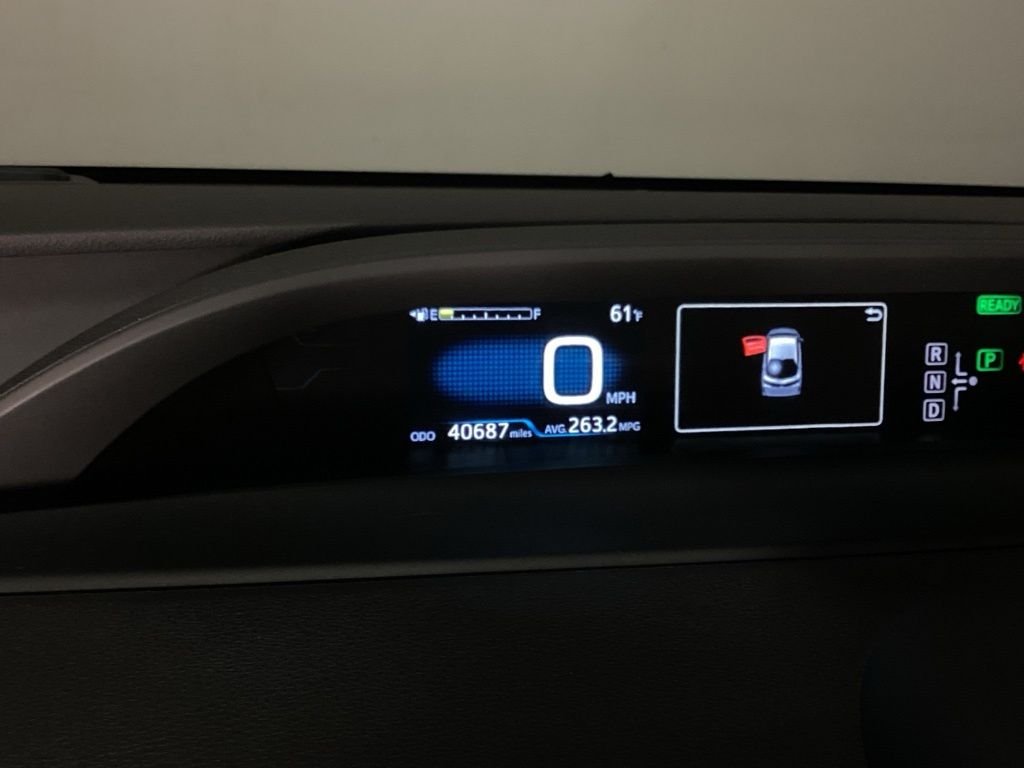 Used 2018 Silver Toyota Advanced image 13