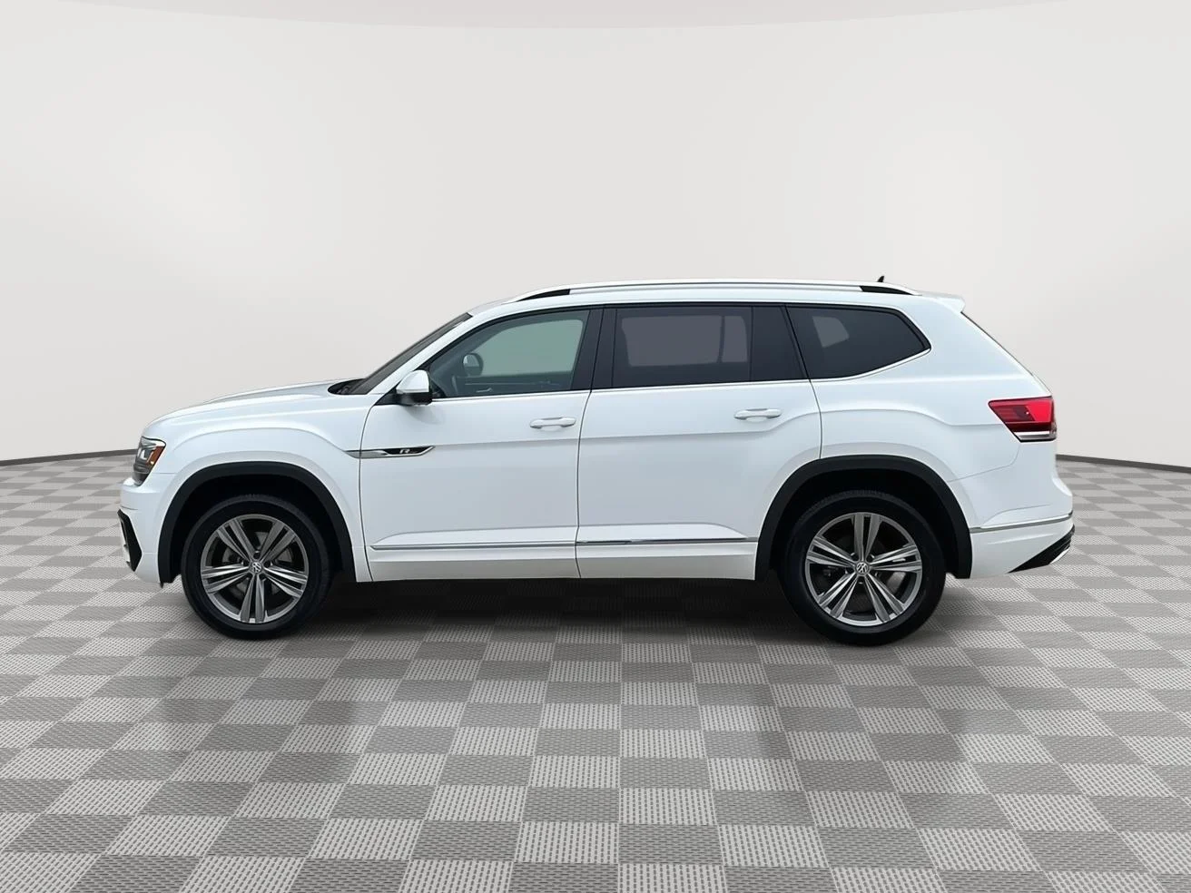 Used 2019 Pure White Volkswagen 3.6L V6 SE w/Technology R-Line image 6