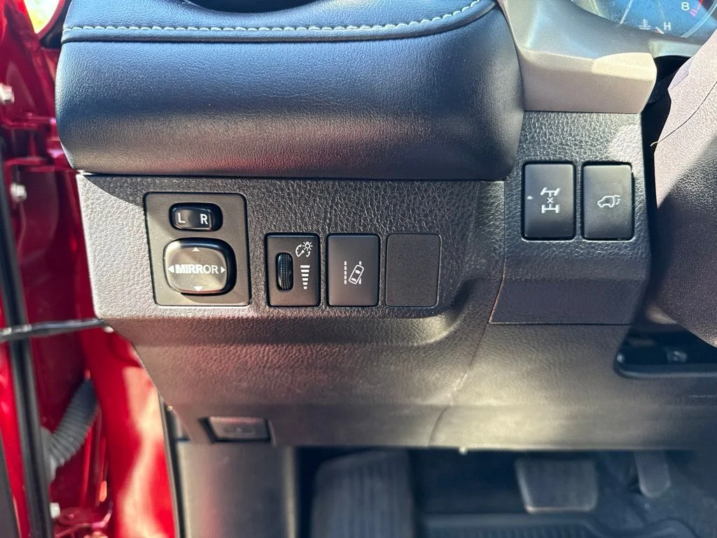 Used 2018 Ruby Flare Pearl Toyota XLE image 17