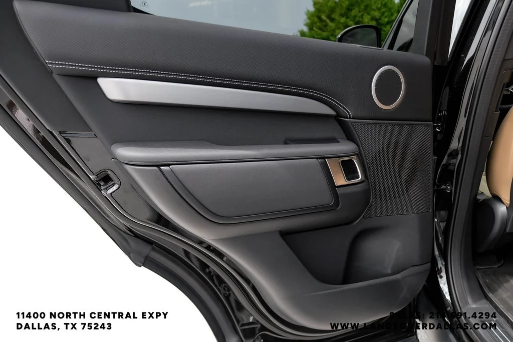 New 2026 Santorini Black Metallic Land Rover Dynamic SE image 38
