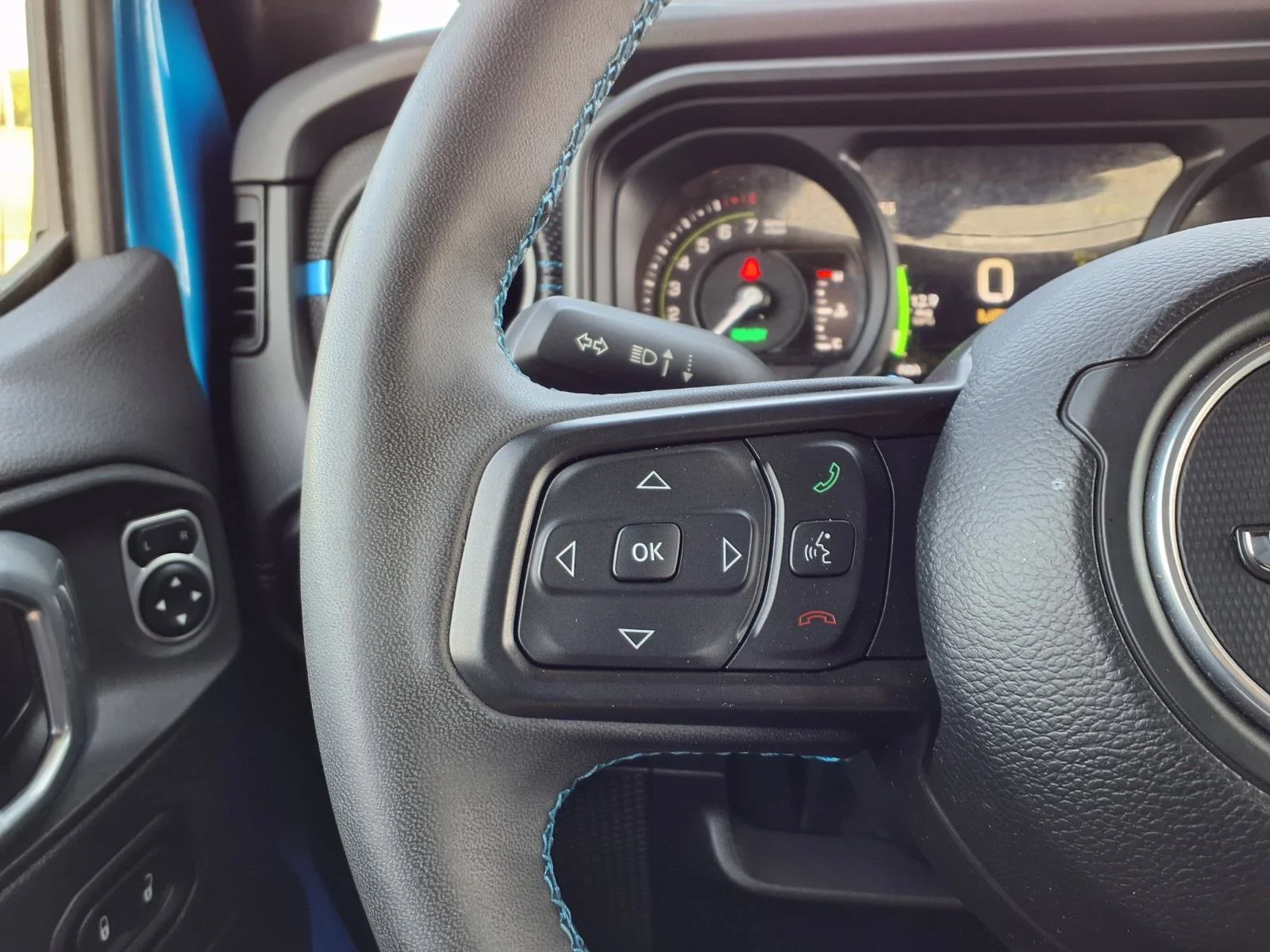 Used 2024 Hydro Blue Pearlcoat Jeep Rubicon image 10