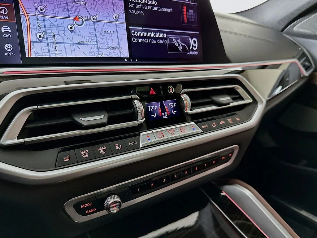 Used 2020 Arctic Gray Metallic BMW M50i image 21