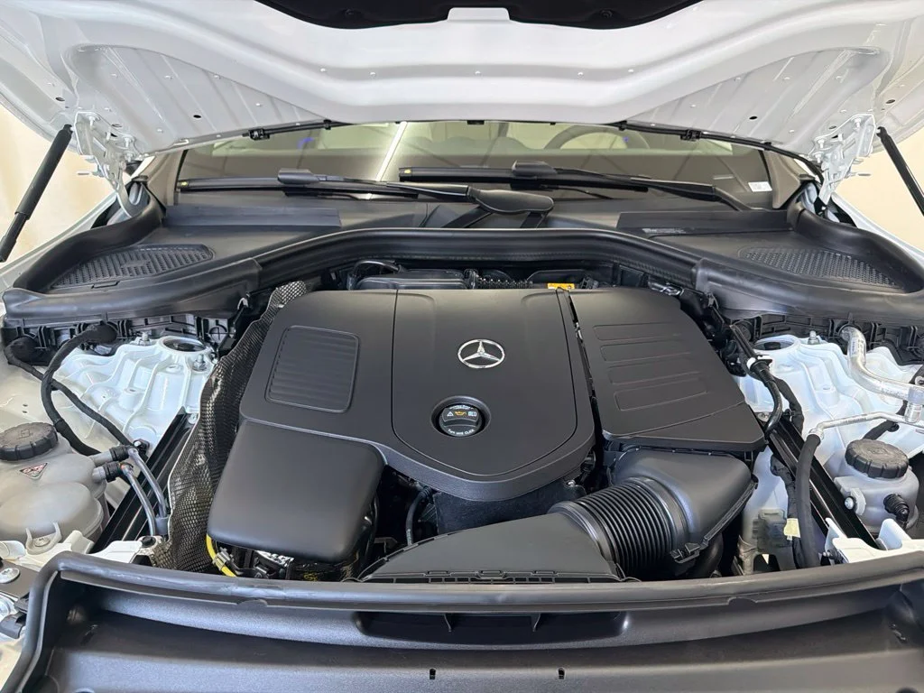 New 2027 White Mercedes-Benz GLC 300 image 29