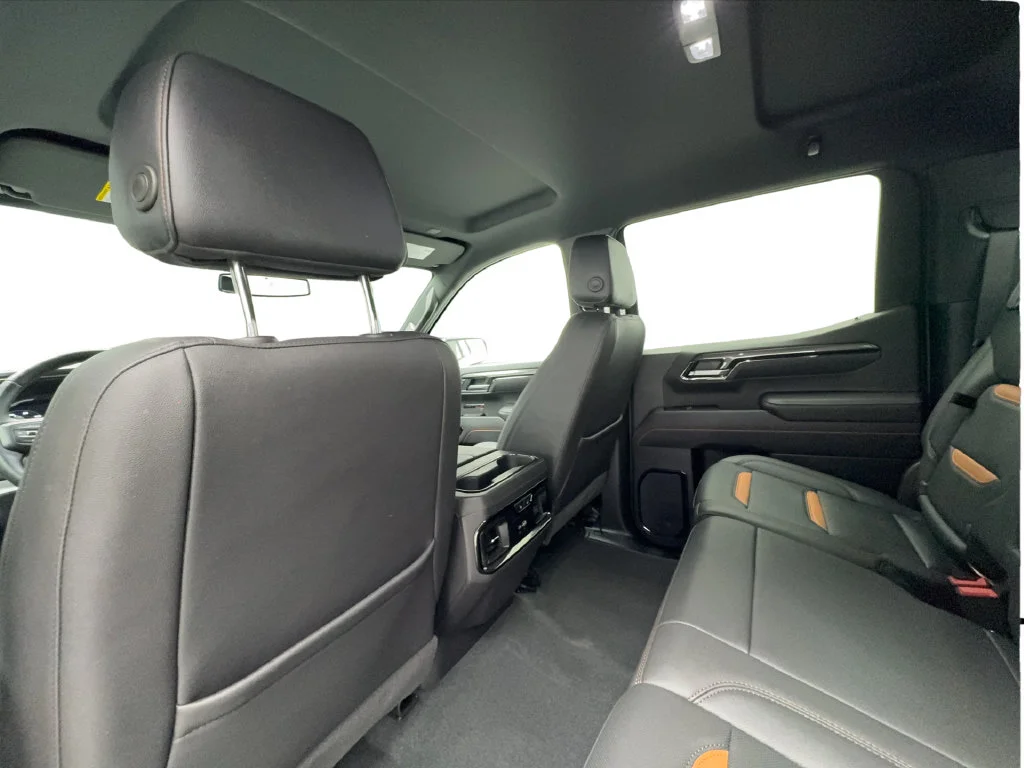 Used 2025 White GMC AT4 image 28