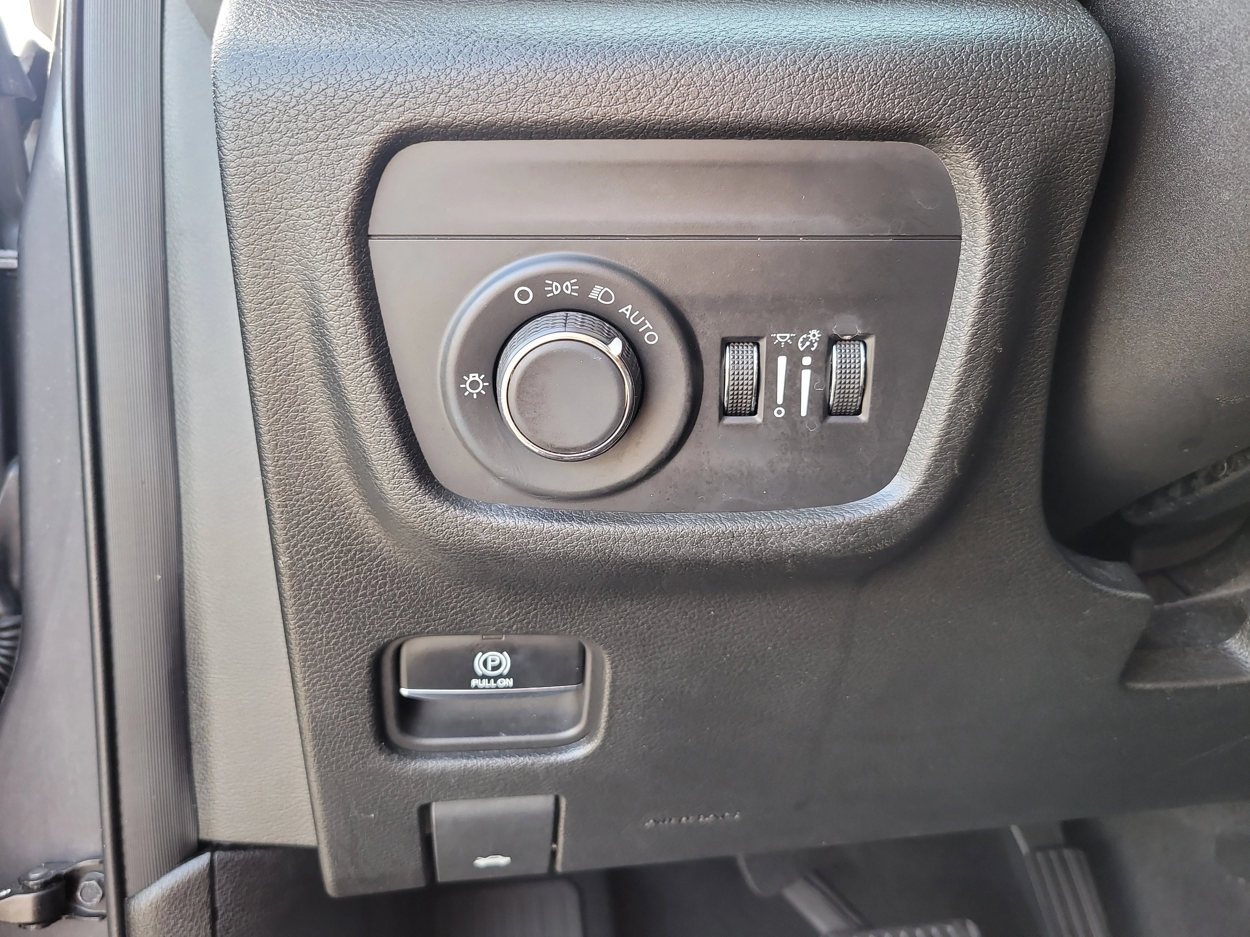 Used 2024 Baltic Gray Metallic Clearcoat Jeep Laredo image 30