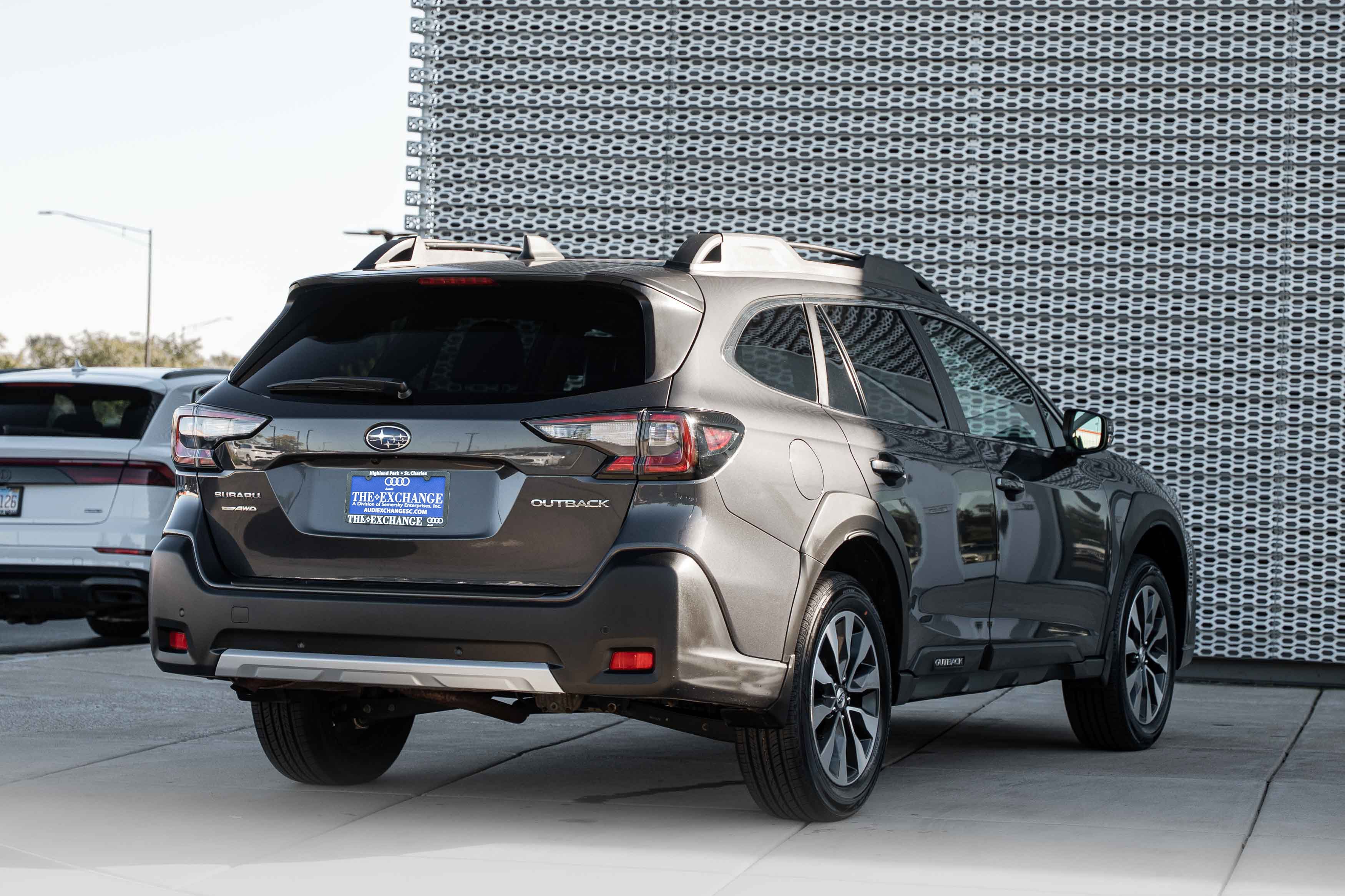 Used 2023 Magnetite Gray Metallic Subaru Limited image 4