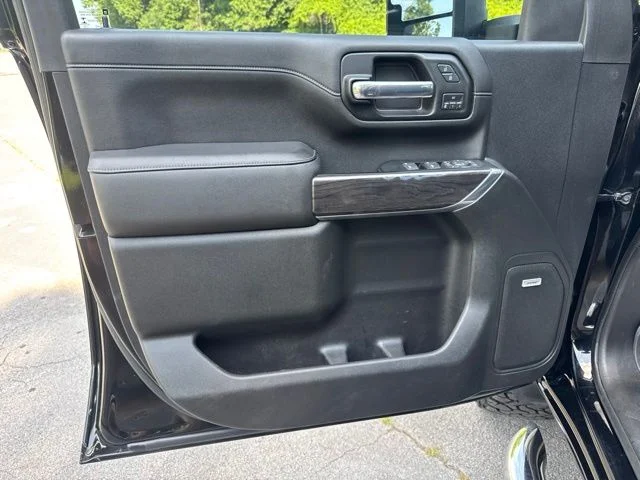 Used 2020 Black Chevrolet LTZ image 15