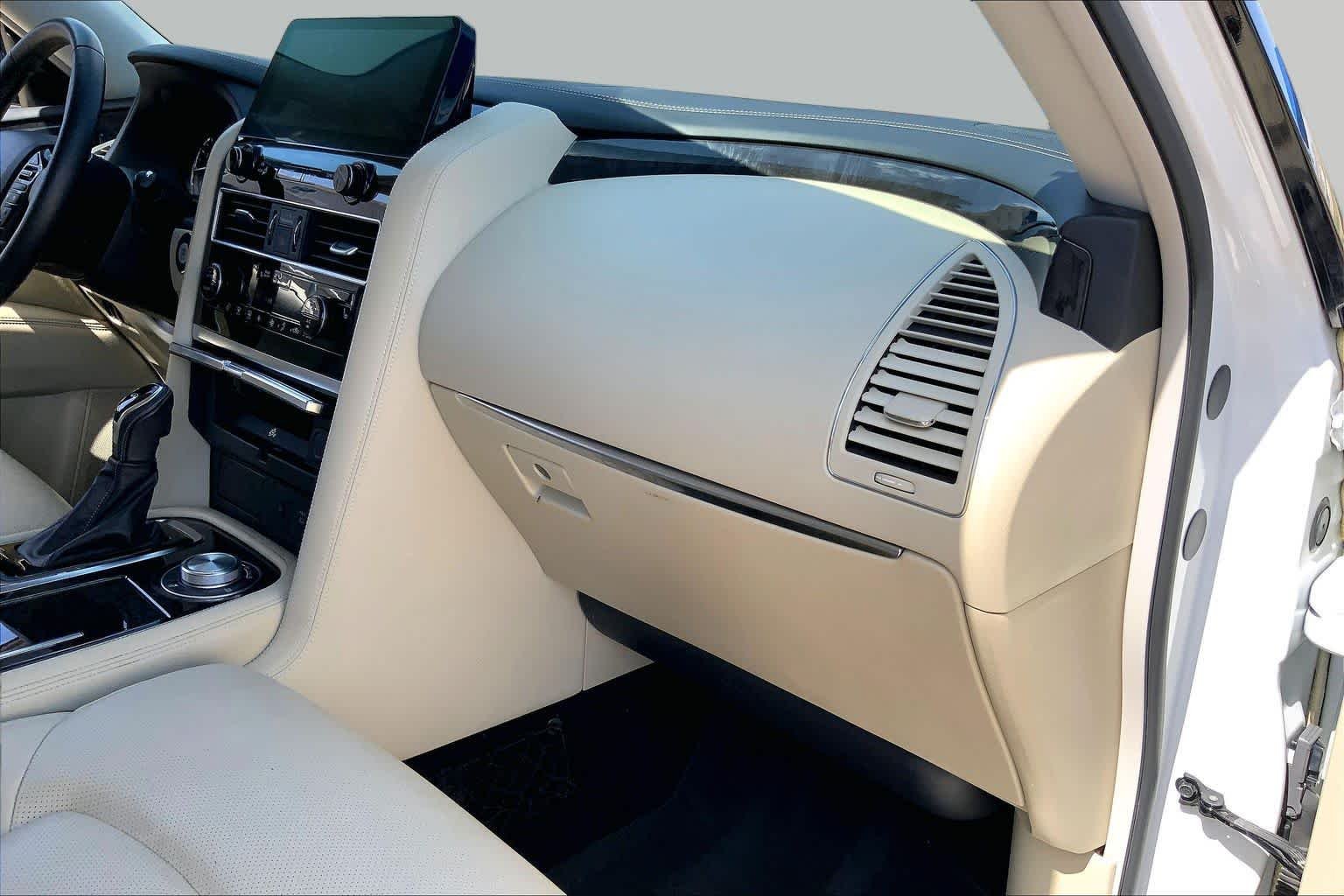 Used 2022 Moonstone White INFINITI LUXE image 19