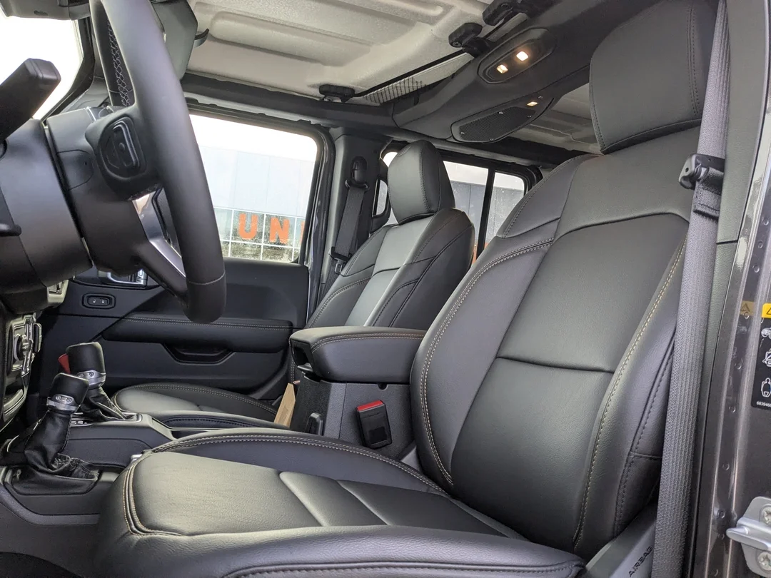 New 2026 Grey Jeep Sahara - - 4x4 - McKinley Leather - Body-Color Top - Alpine Audio - Remote Start & More! image 13