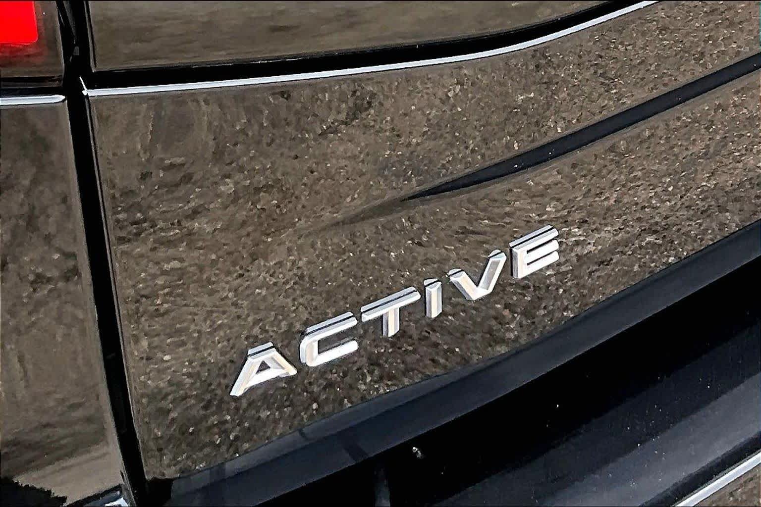 Used 2025 Agate Black Metallic Ford Active image 10