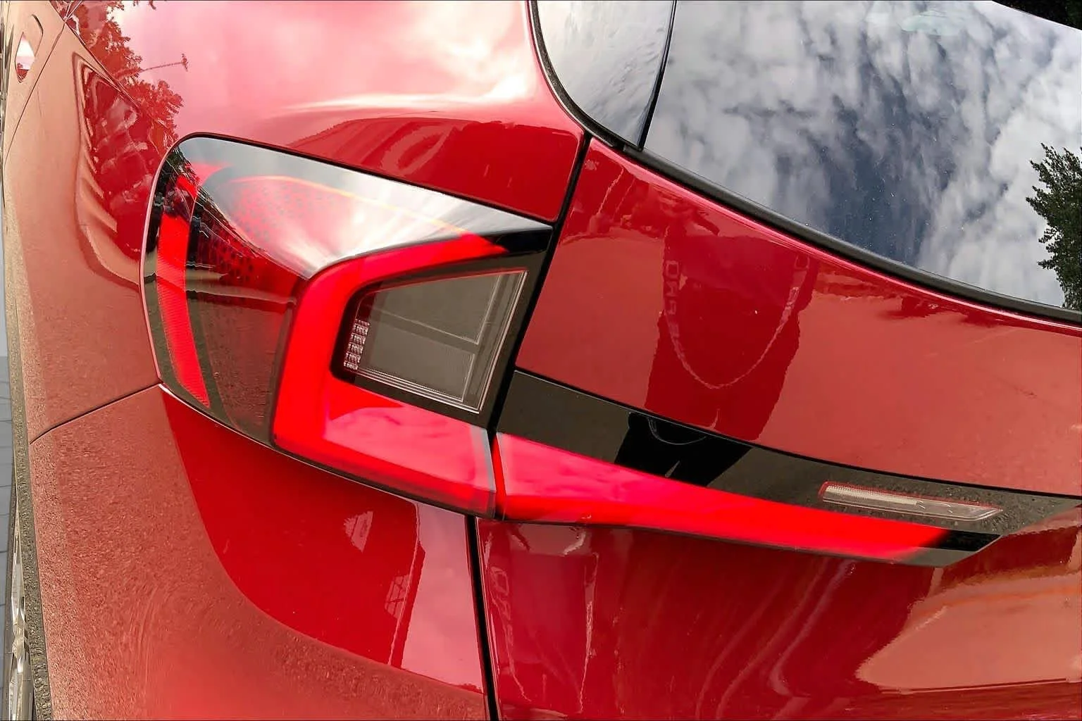 New 2026 Vegas Red Metallic BMW xDrive28i image 14