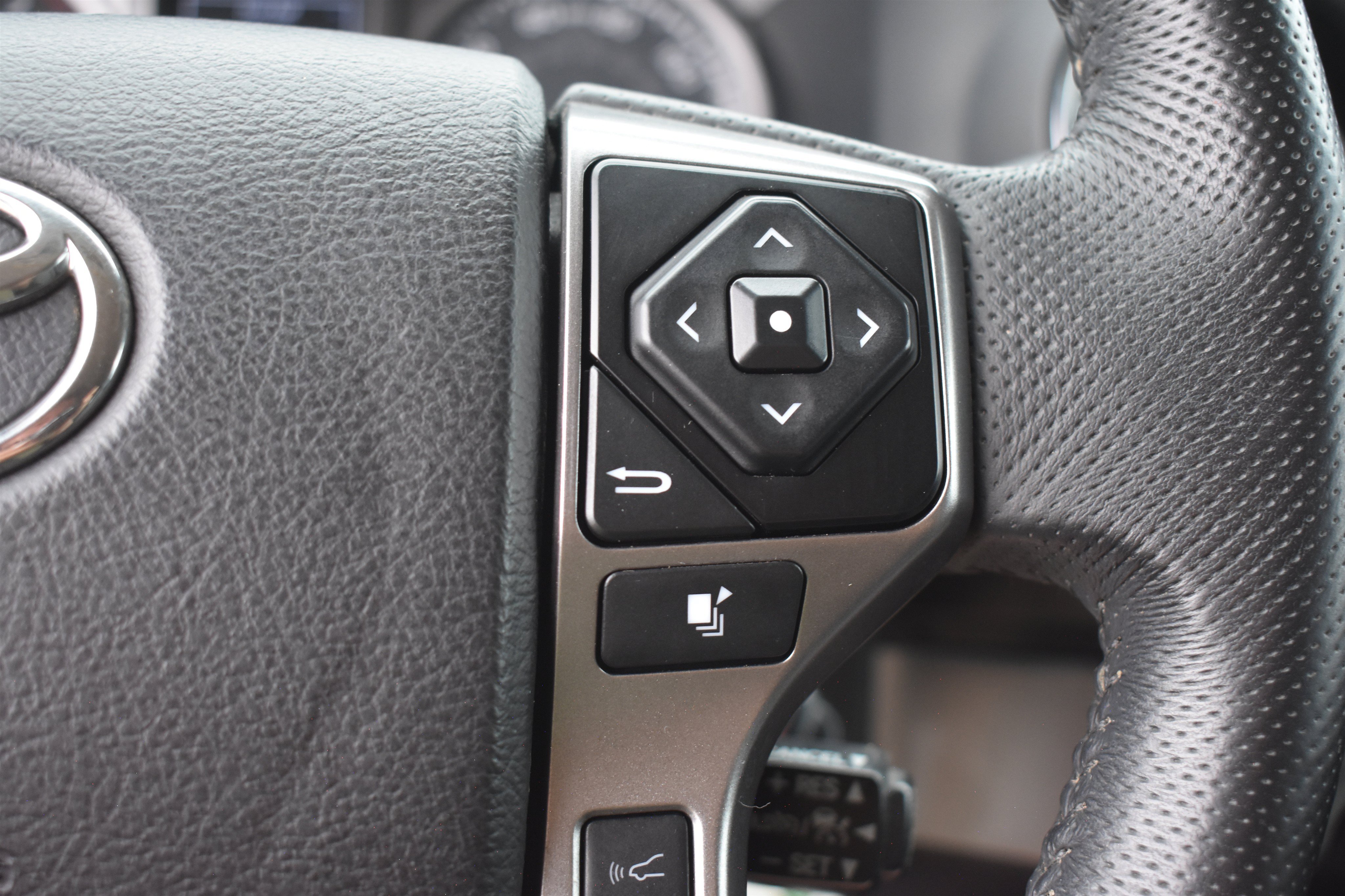 Used 2022 Black Toyota SR5 image 22