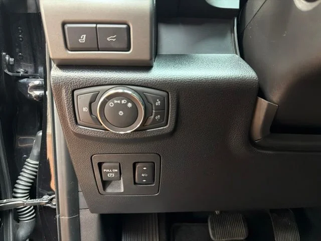 Used 2019 Agate Black Metallic Ford XLT image 26